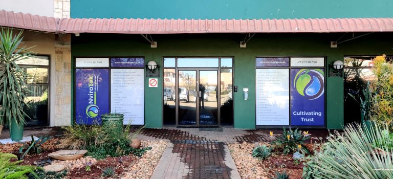Contra-vision in Hartbeespoort
